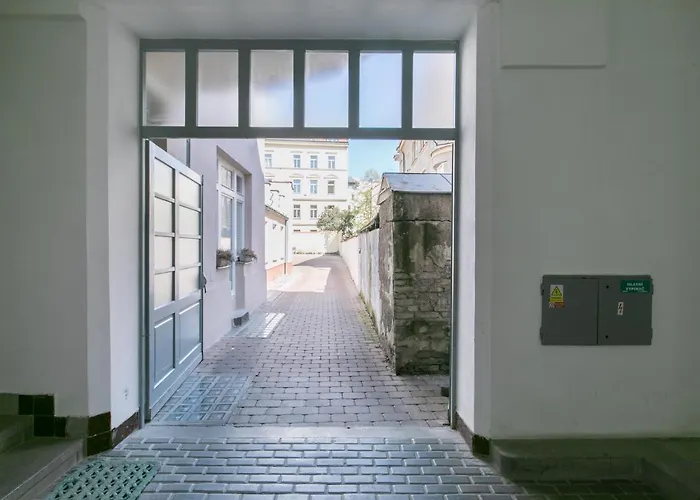 Cozy Apartment In Quiet Courtyard Near Charles Bridge