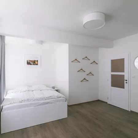 Cozy Apartment In Quiet Courtyard Near Charles Bridge Prague Exterior photo